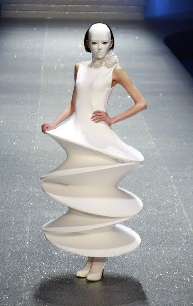 6ed6e24267119df0104710c822b66413--weird-fashion-d-fashion.jpg