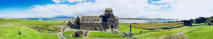 750px-Iona_Abbey._Panorama 2.jpg