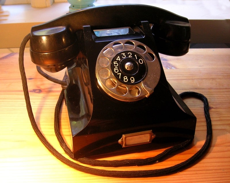 The-Bakelite-Telephone